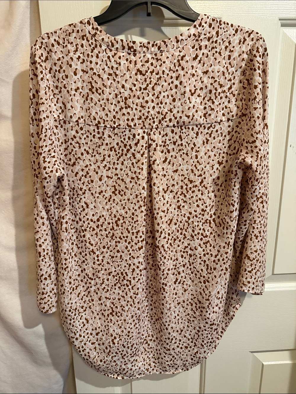 Daniel Rainn Pink Blush Leopard Print V-Neck Blouse - Picture 4 of 15